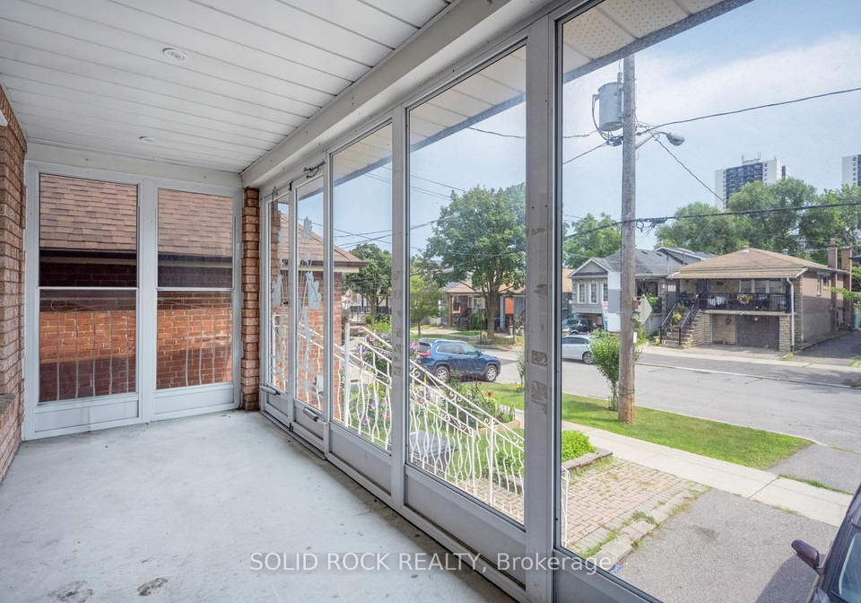 18-maple-bush-avenue-toronto-north-york-ontario-w13687484