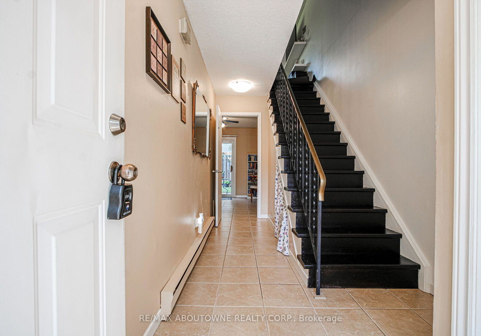2440-bromsgrove-road-mississauga-ontario-w13688030