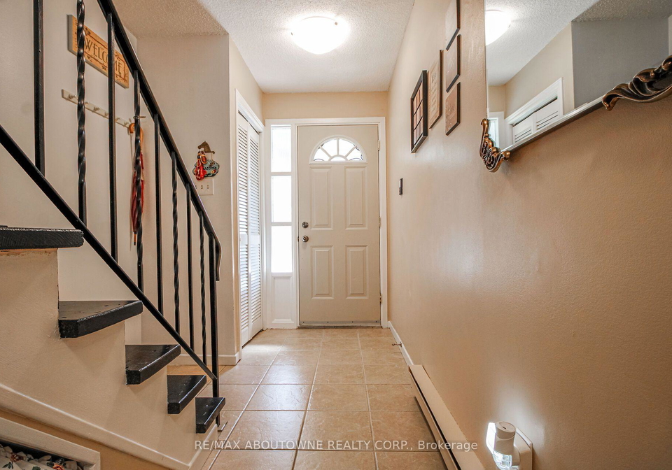 2440-bromsgrove-road-mississauga-ontario-w13688030