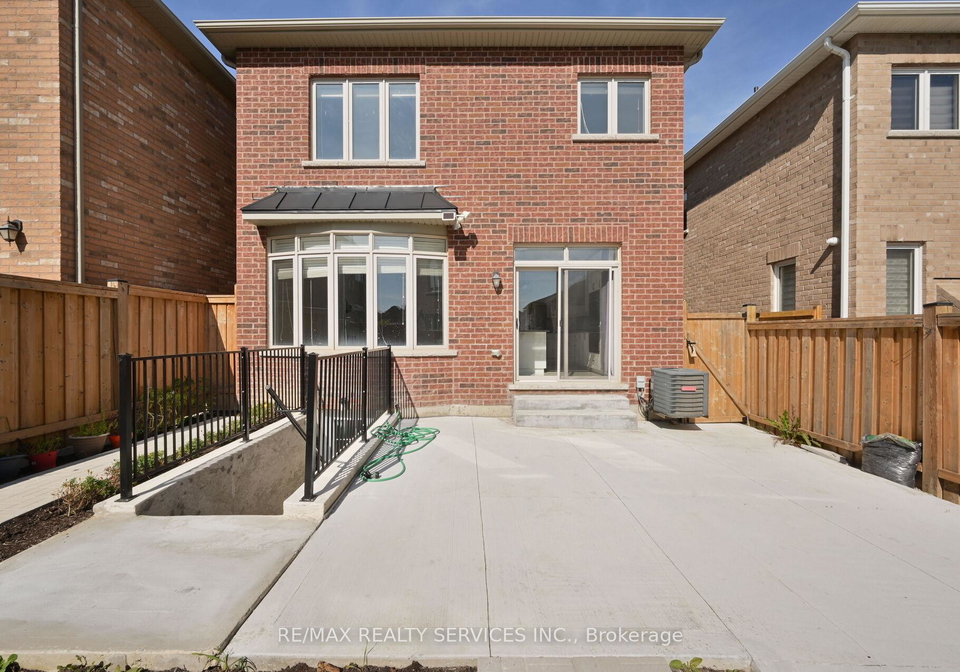21-exhibition-crescent-brampton-ontario-w13688300