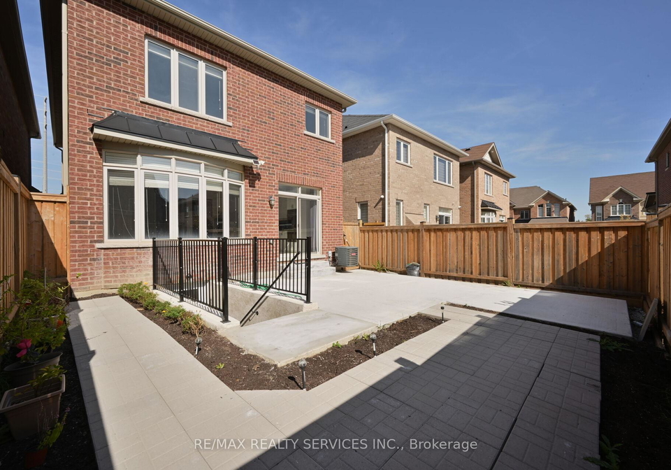 21-exhibition-crescent-brampton-ontario-w13688300