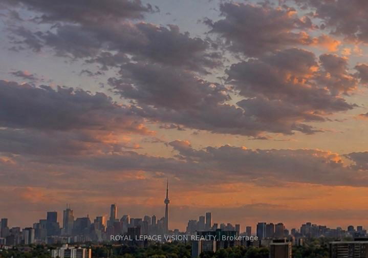 4010-eglinton-avenue-w-toronto-etobicoke-ontario-w13688670