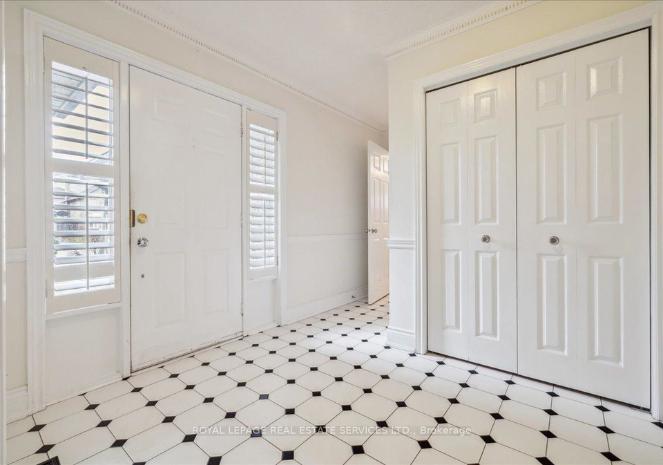 172-river-oaks-boulevard-e-oakville-ontario-w13688678
