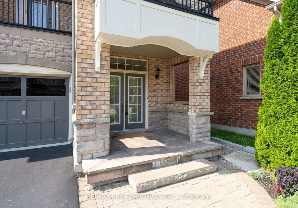 3184-nixon-gate-burlington-ontario-w13688956