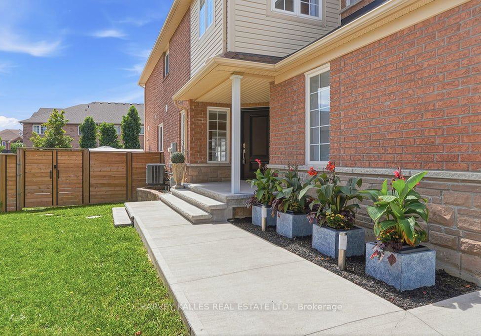 2033-redstone-crescent-oakville-ontario-w13689230