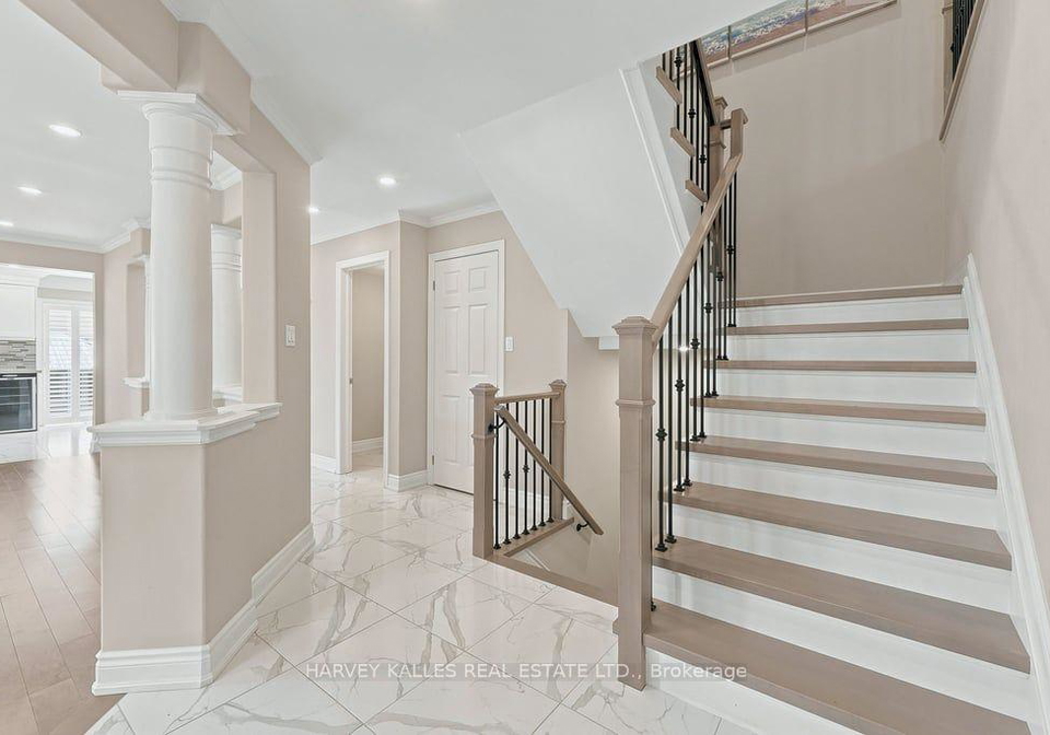 2033-redstone-crescent-oakville-ontario-w13689230