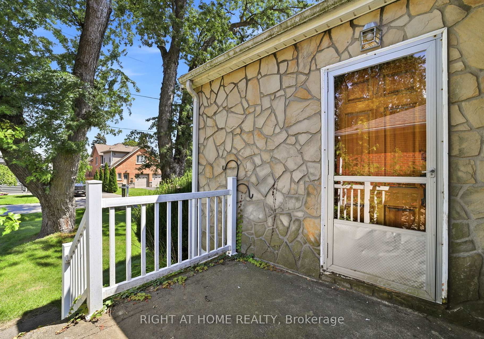 1290-strathy-avenue-mississauga-ontario-w13690080