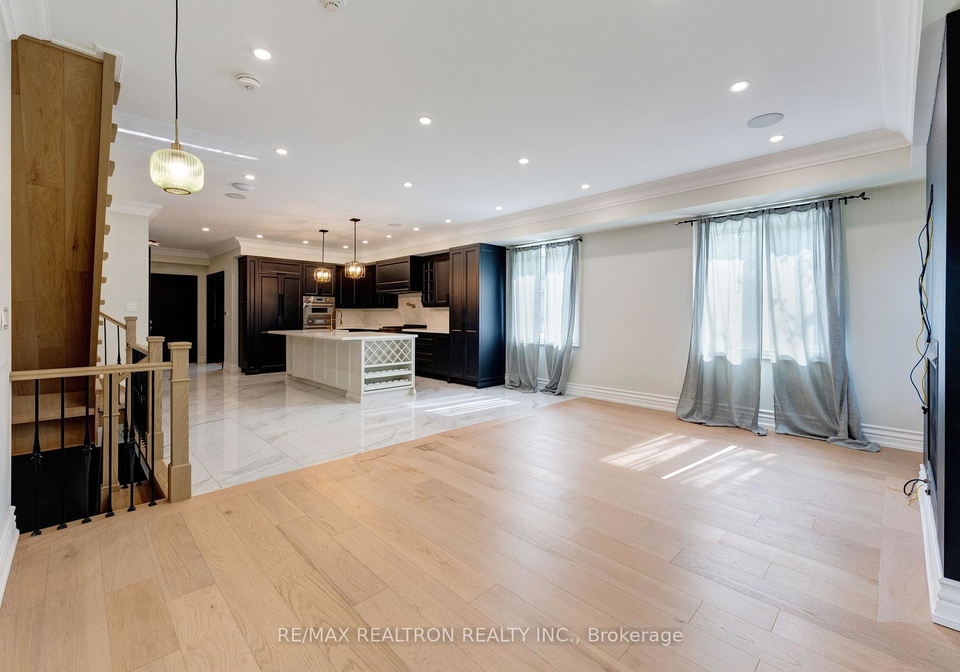 32-bradfield-avenue-w-toronto-etobicoke-ontario-w13690204