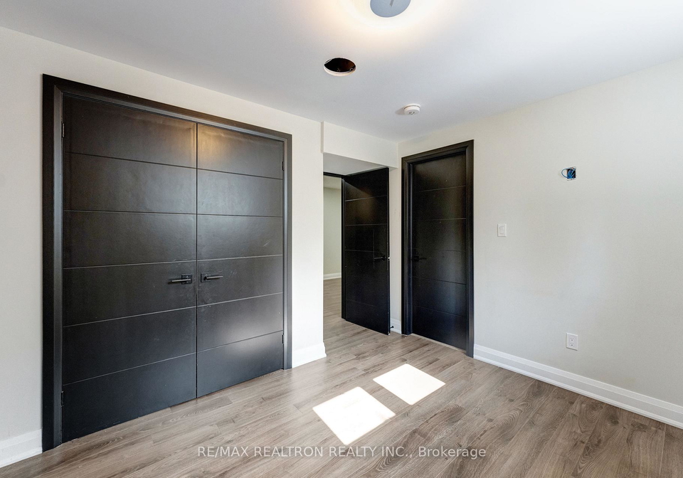 32-bradfield-avenue-w-toronto-etobicoke-ontario-w13690204
