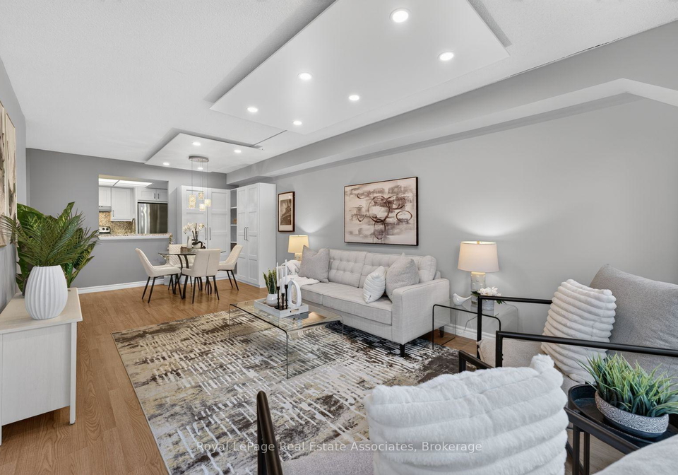 1001-cedarglen-gate-mississauga-ontario-w13690546