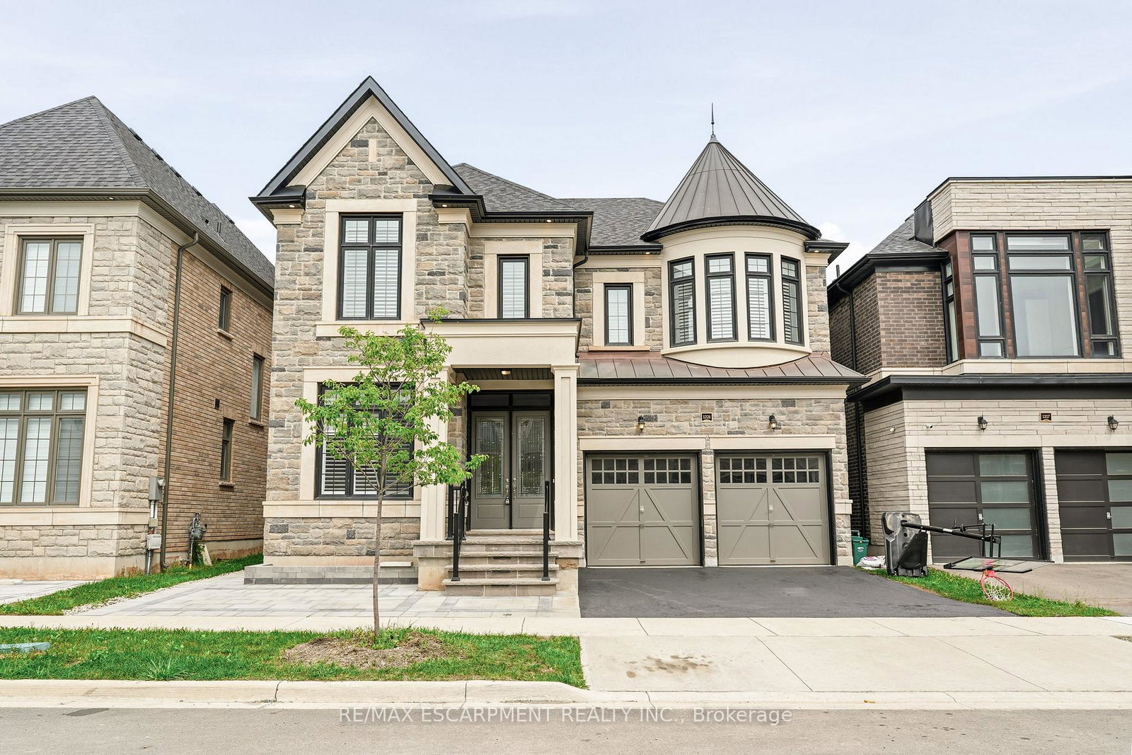 1221-ironbridge-road-oakville-ontario-w13691884
