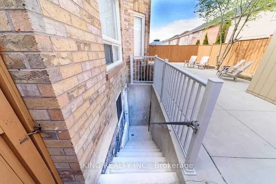 8-ferncroft-place-brampton-ontario-w13691908