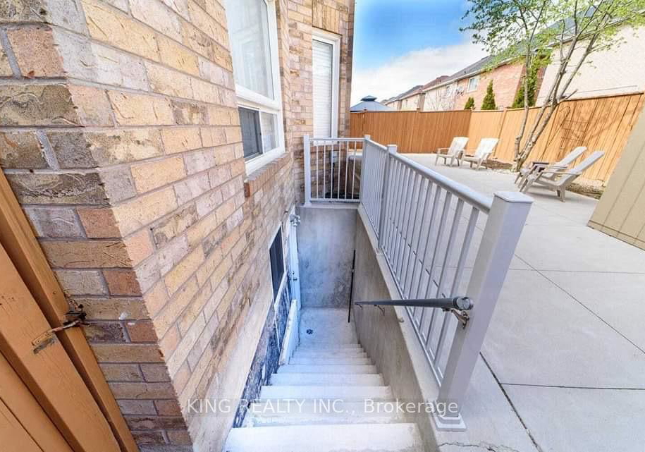 8-ferncroft-place-brampton-ontario-w13691908