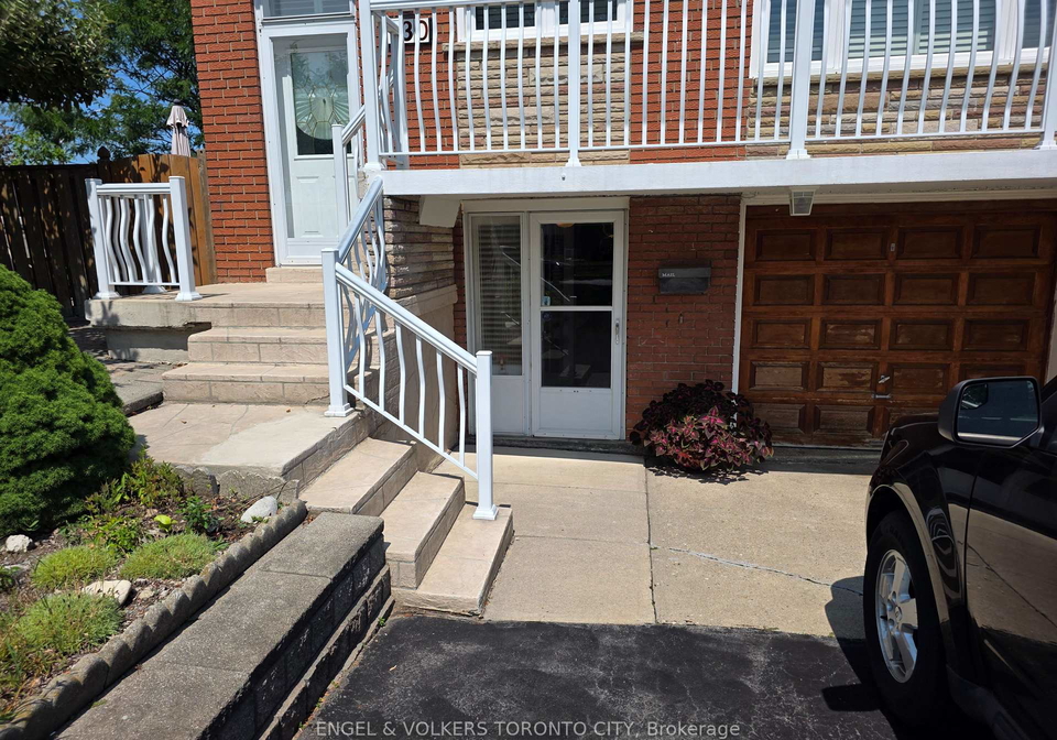 130-shoreham-drive-toronto-york-ontario-w13692050