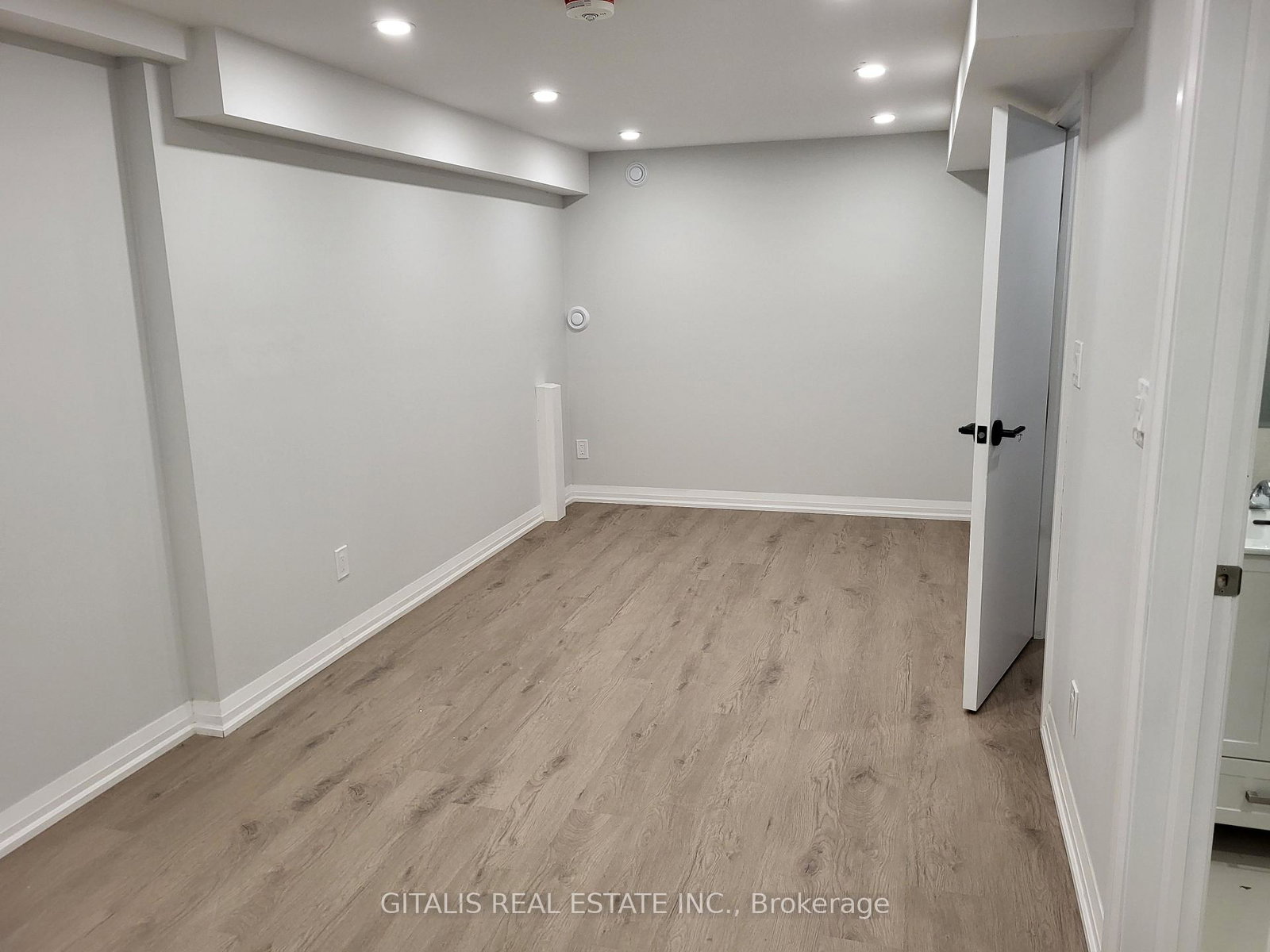 195-oakmount-road-n-toronto-toronto-ontario-w13692084