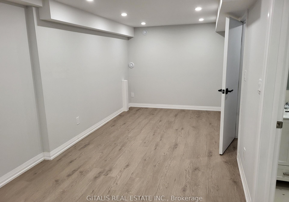 195-oakmount-road-n-toronto-toronto-ontario-w13692084