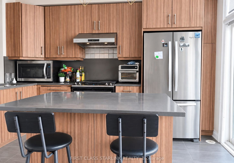 2058-queensborough-gate-mississauga-ontario-w13692412