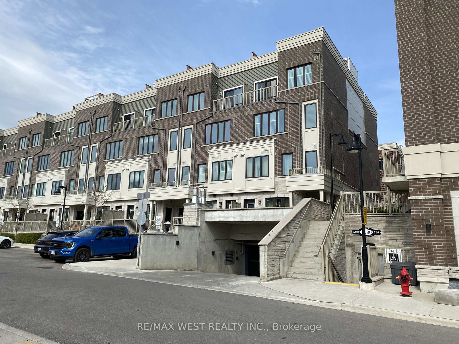 95-eastwood-park-gardens-toronto-etobicoke-ontario-w13692558