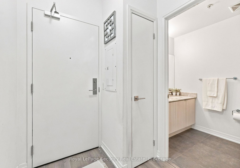 408-browns-line-toronto-etobicoke-ontario-w13692840