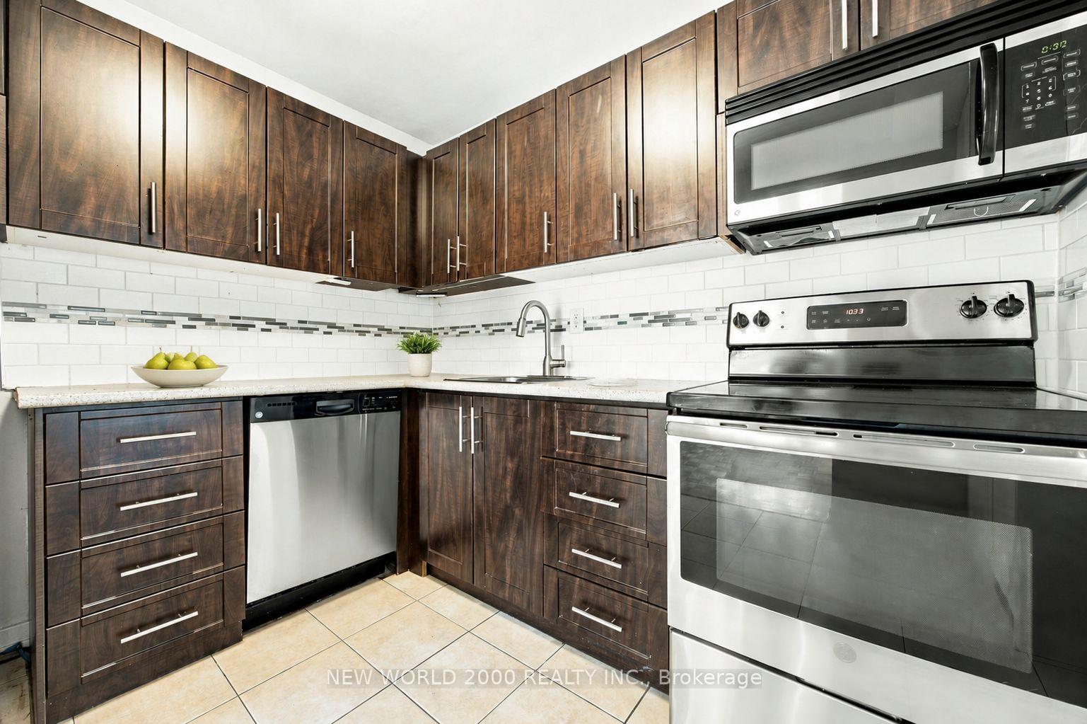 2300-marine-drive-oakville-ontario-w13693076
