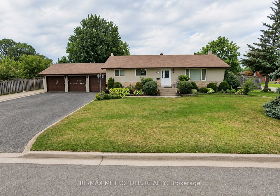 37-carlyle-crescent-brampton-ontario-w13693352