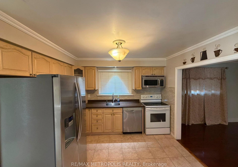 37-carlyle-crescent-brampton-ontario-w13693352