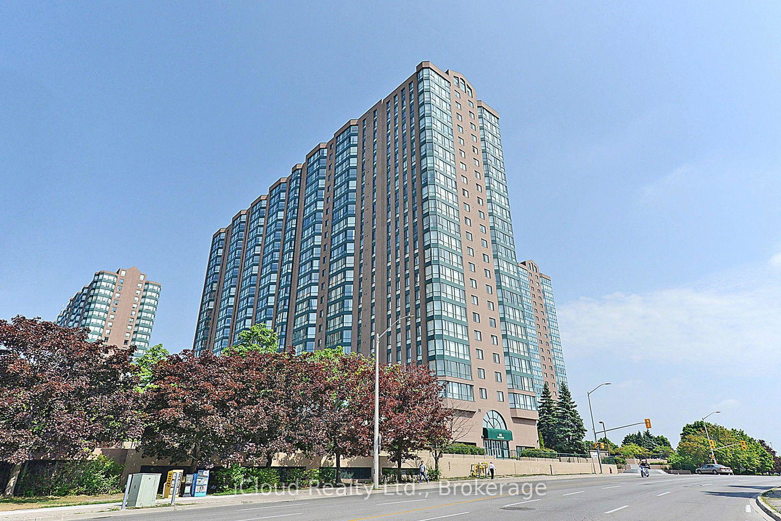 135-hillcrest-avenue-mississauga-ontario-w13693382