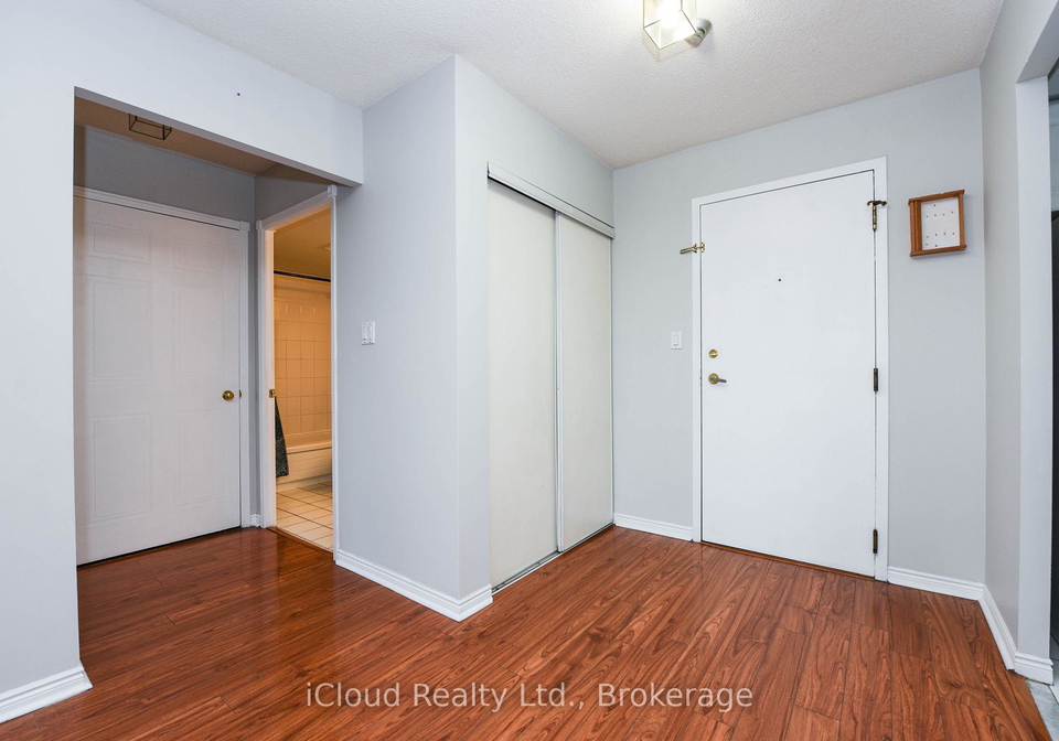 135-hillcrest-avenue-mississauga-ontario-w13693382
