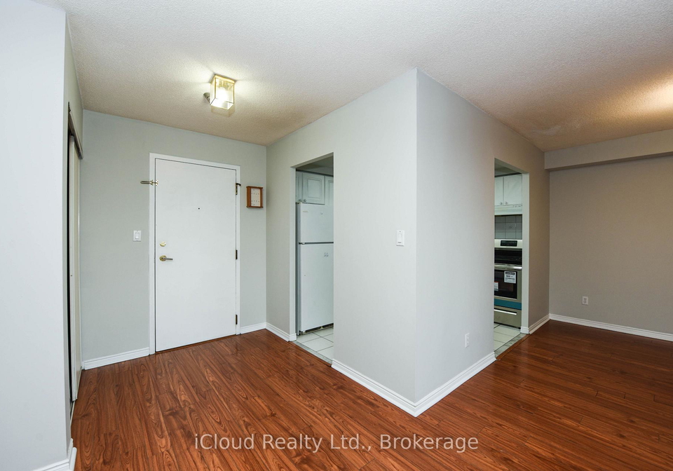 135-hillcrest-avenue-mississauga-ontario-w13693382