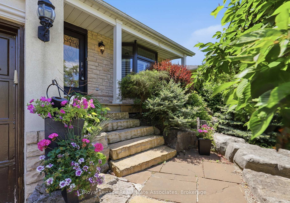 2580-homelands-drive-mississauga-ontario-w13693490