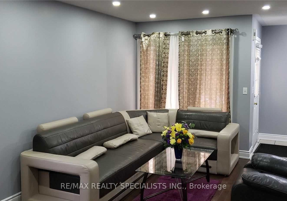 1361-quest-circle-mississauga-ontario-w13693512