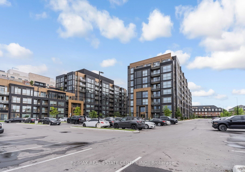 2343-khalsa-gate-oakville-ontario-w13693654