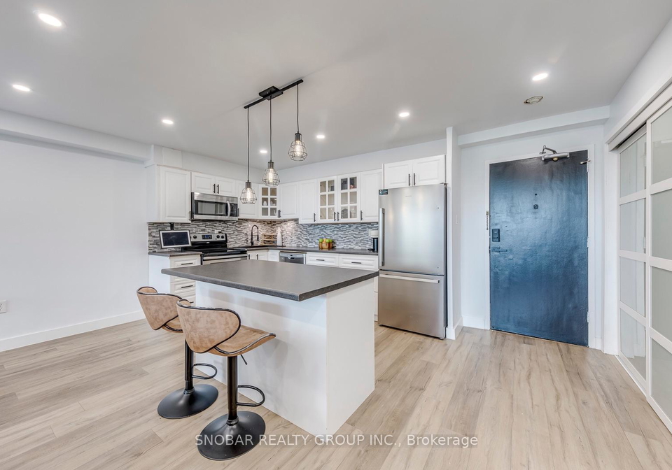 15-la-rose-avenue-toronto-etobicoke-ontario-w13693840