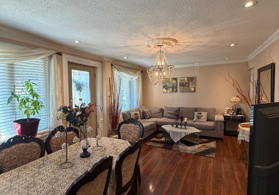 35-hillary-avenue-toronto-toronto-ontario-w13693880