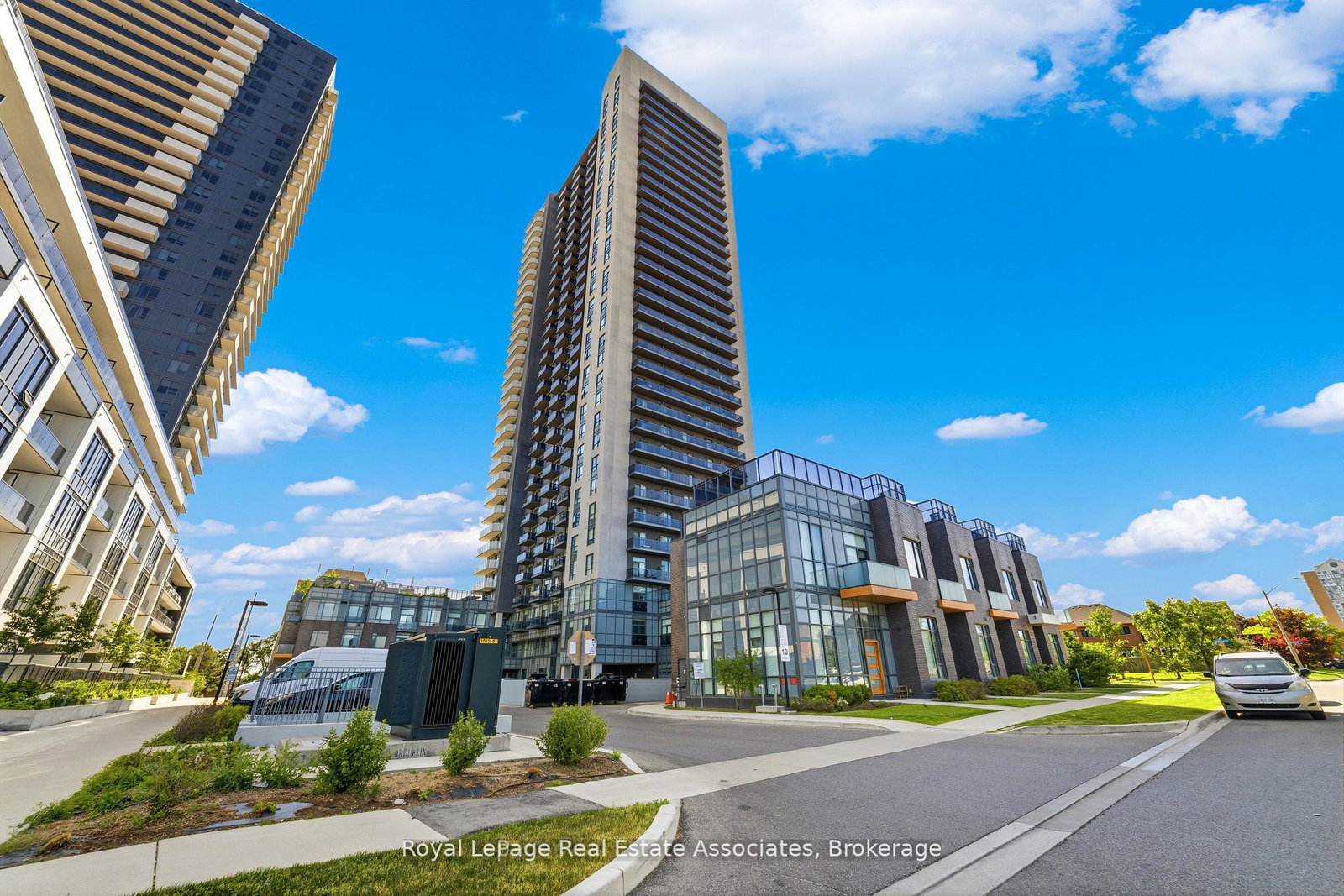 8-nahani-way-mississauga-ontario-w13693946