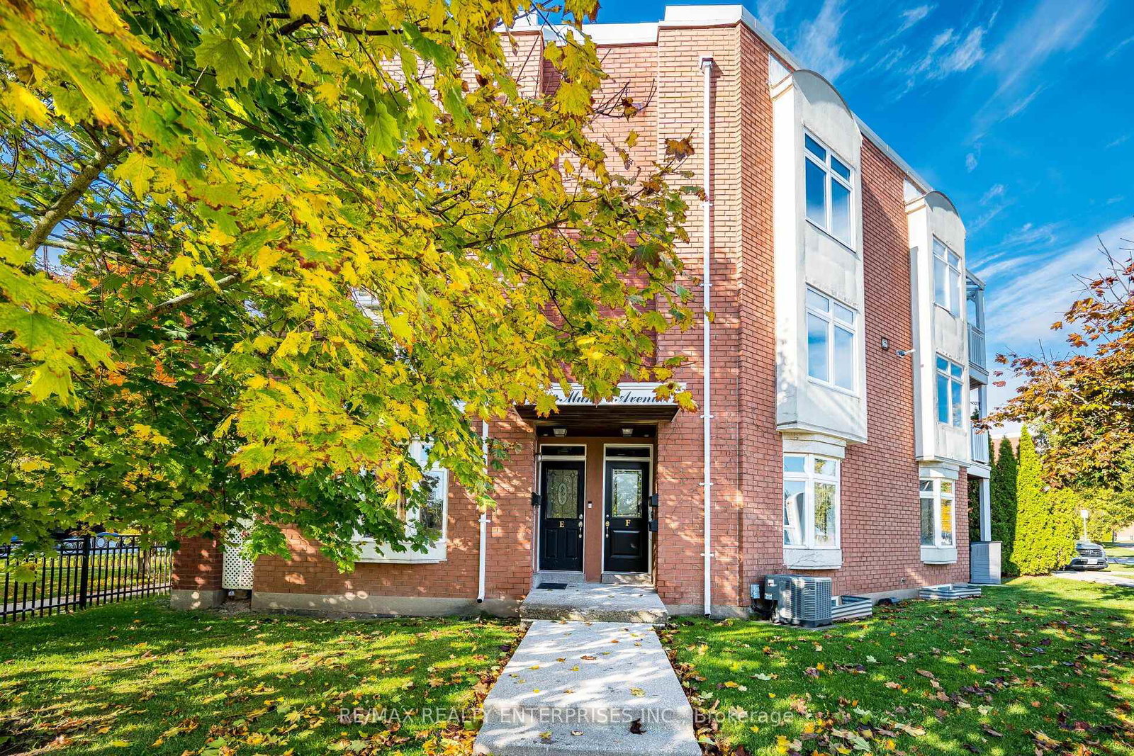 2386-munns-avenue-oakville-ontario-w13694320