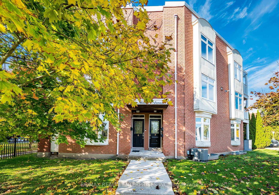 2386-munns-avenue-oakville-ontario-w13694320