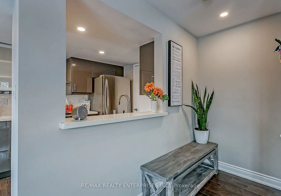 2386-munns-avenue-oakville-ontario-w13694320
