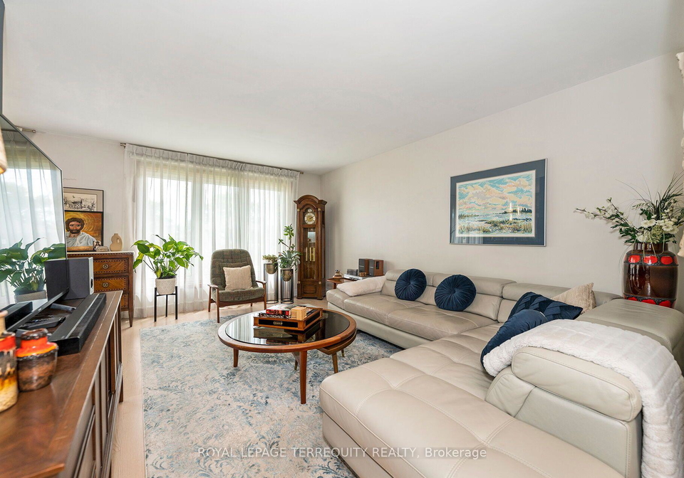 120-falstaff-avenue-toronto-north-york-ontario-w13694332