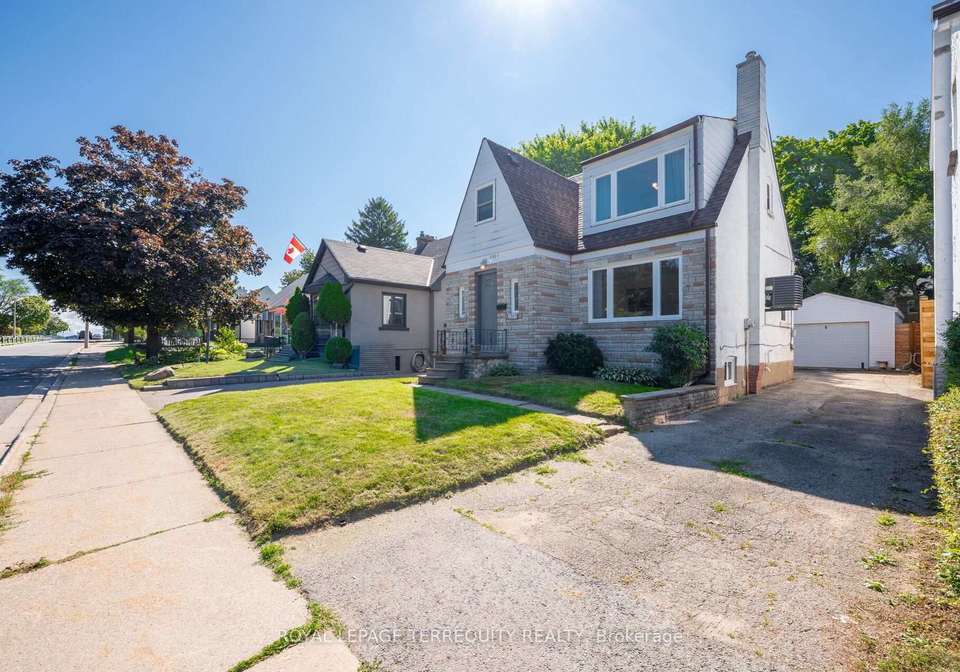 2307-lawrence-avenue-w-toronto-etobicoke-ontario-w13694344