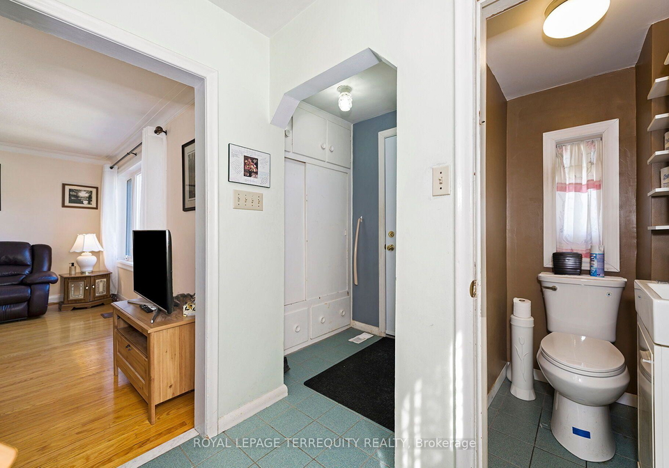 2307-lawrence-avenue-w-toronto-etobicoke-ontario-w13694344