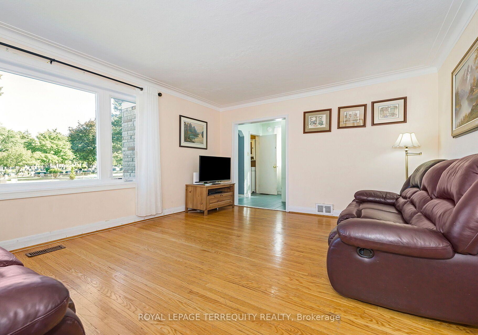 2307-lawrence-avenue-w-toronto-etobicoke-ontario-w13694344
