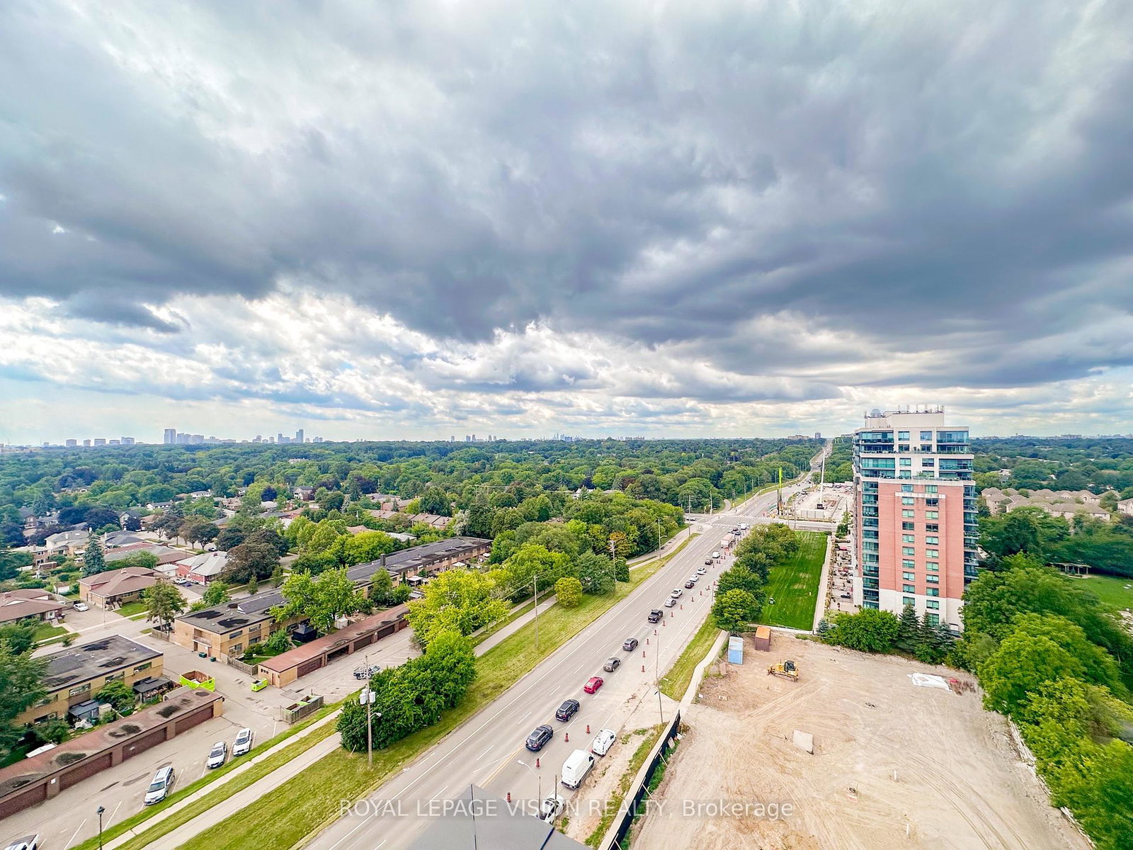 4010-eglinton-avenue-w-toronto-etobicoke-ontario-w13694382