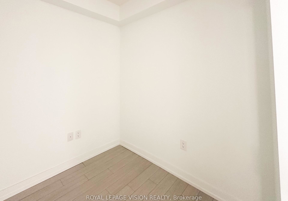 4010-eglinton-avenue-w-toronto-etobicoke-ontario-w13694382