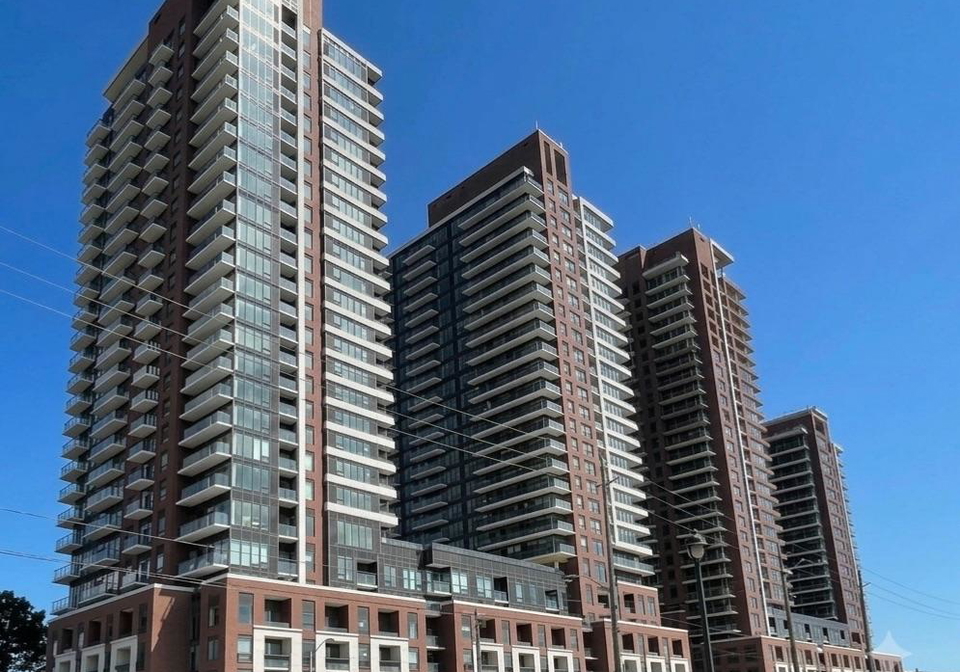 4010-eglinton-avenue-w-toronto-etobicoke-ontario-w13694596