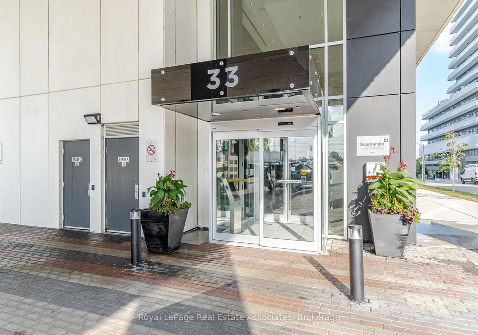 33-shore-breeze-drive-toronto-etobicoke-ontario-w13695144