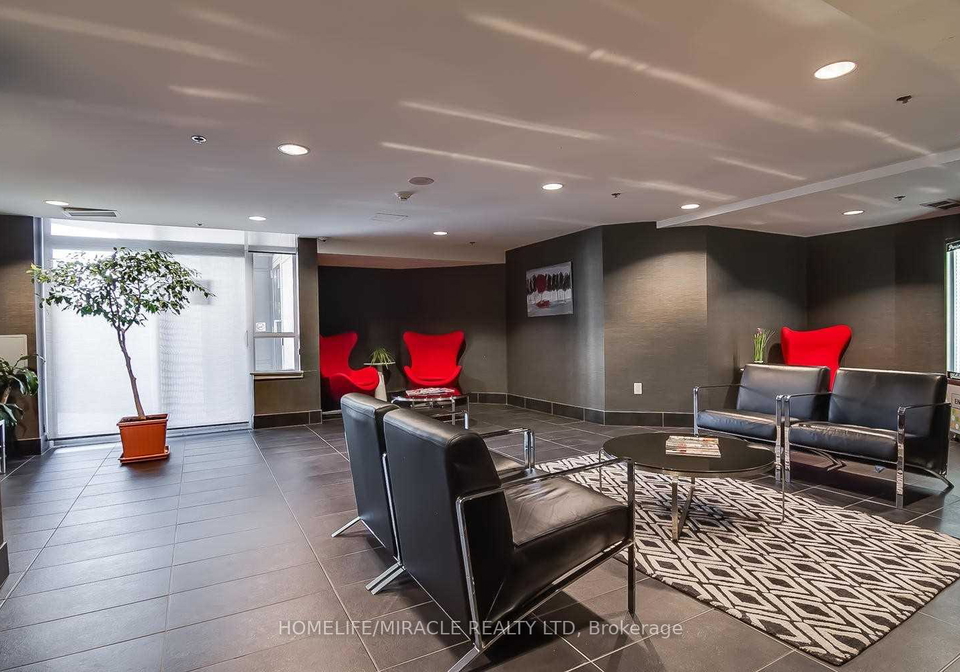 816-lansdowne-avenue-toronto-toronto-ontario-w13695320