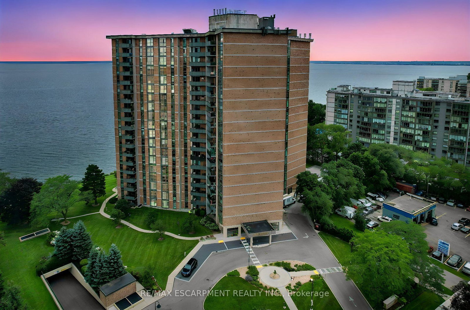 5250-lakeshore-road-burlington-ontario-w13696644