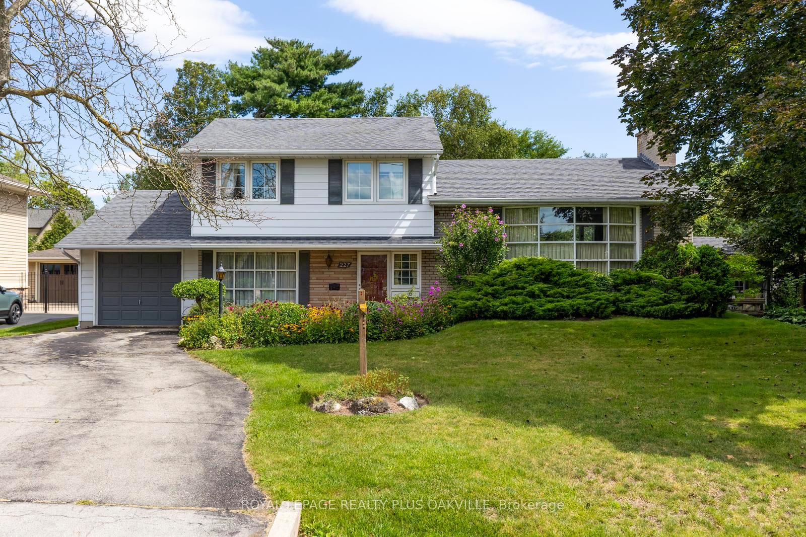 227-sandwell-drive-oakville-ontario-w13696706