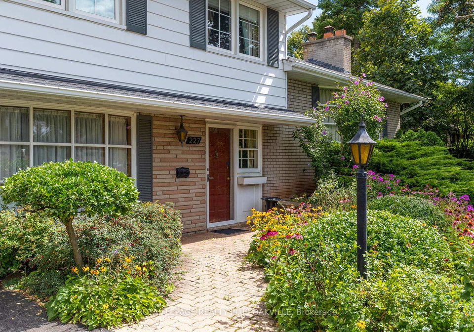 227-sandwell-drive-oakville-ontario-w13696706